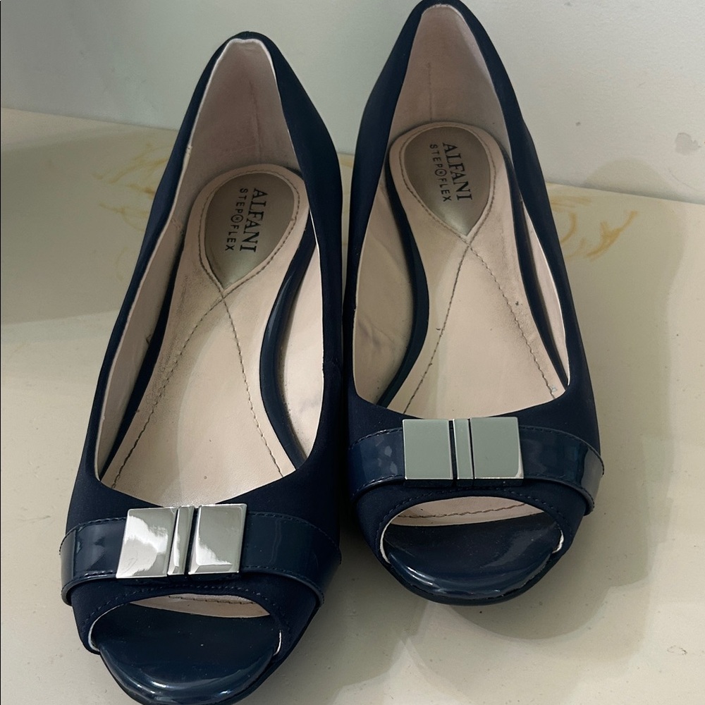 ALFANI STEP FLEX SZ 8 Women's Navy Peep-Toe Heels with Silver Accent